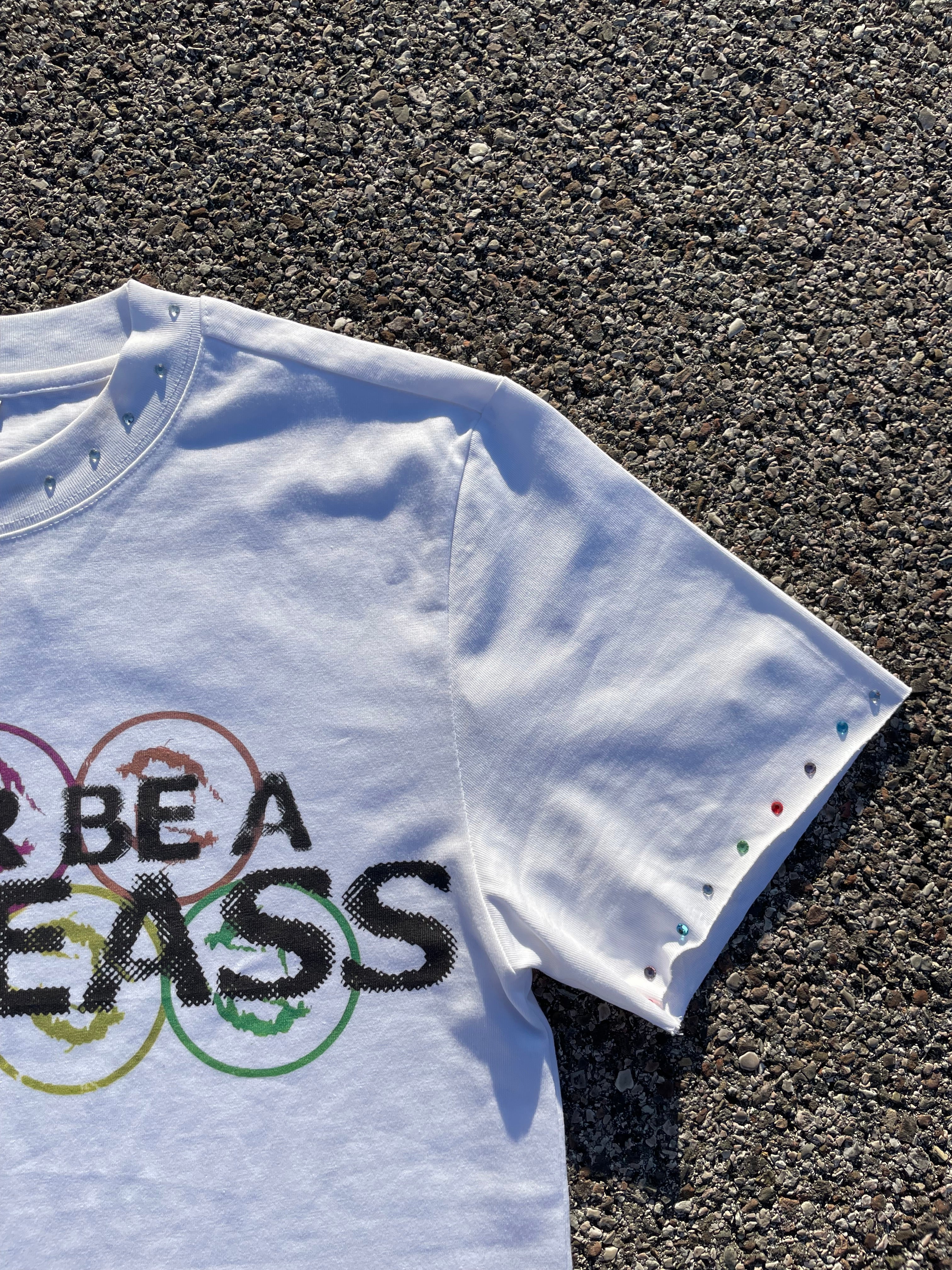 “NEVER BE A BROKEASS” TEE