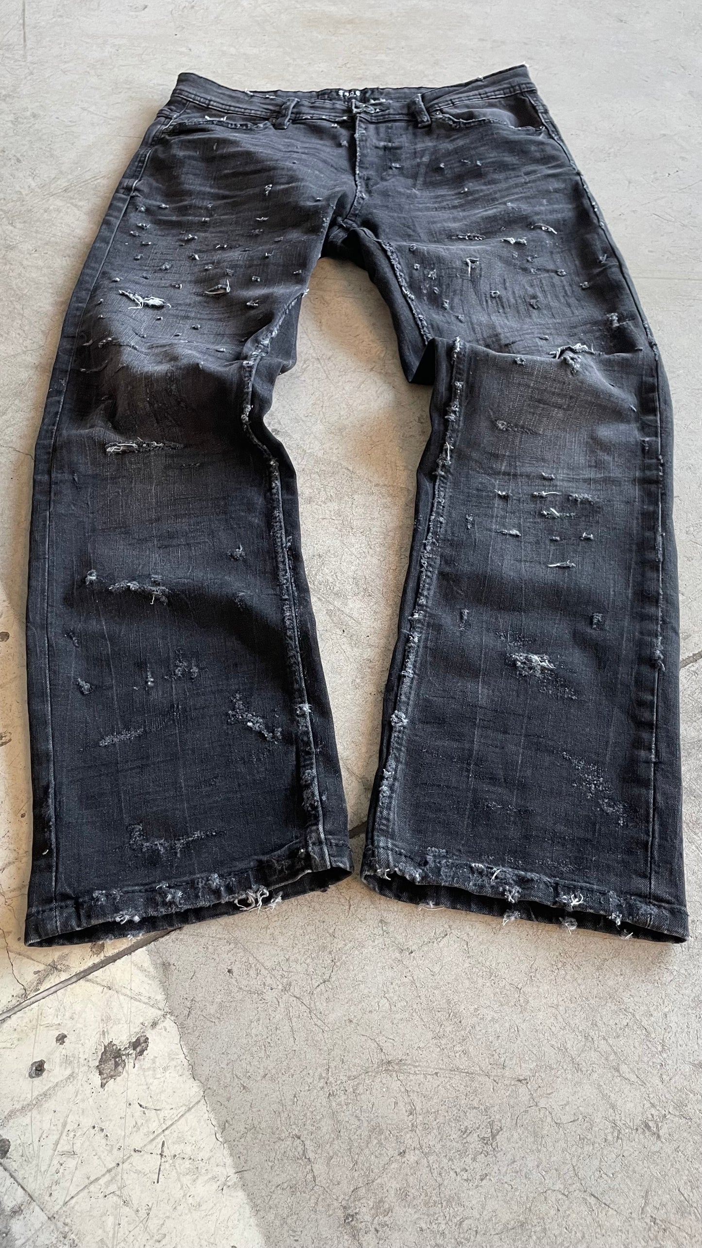 Jeans Collection “BrokeAss//RAW”