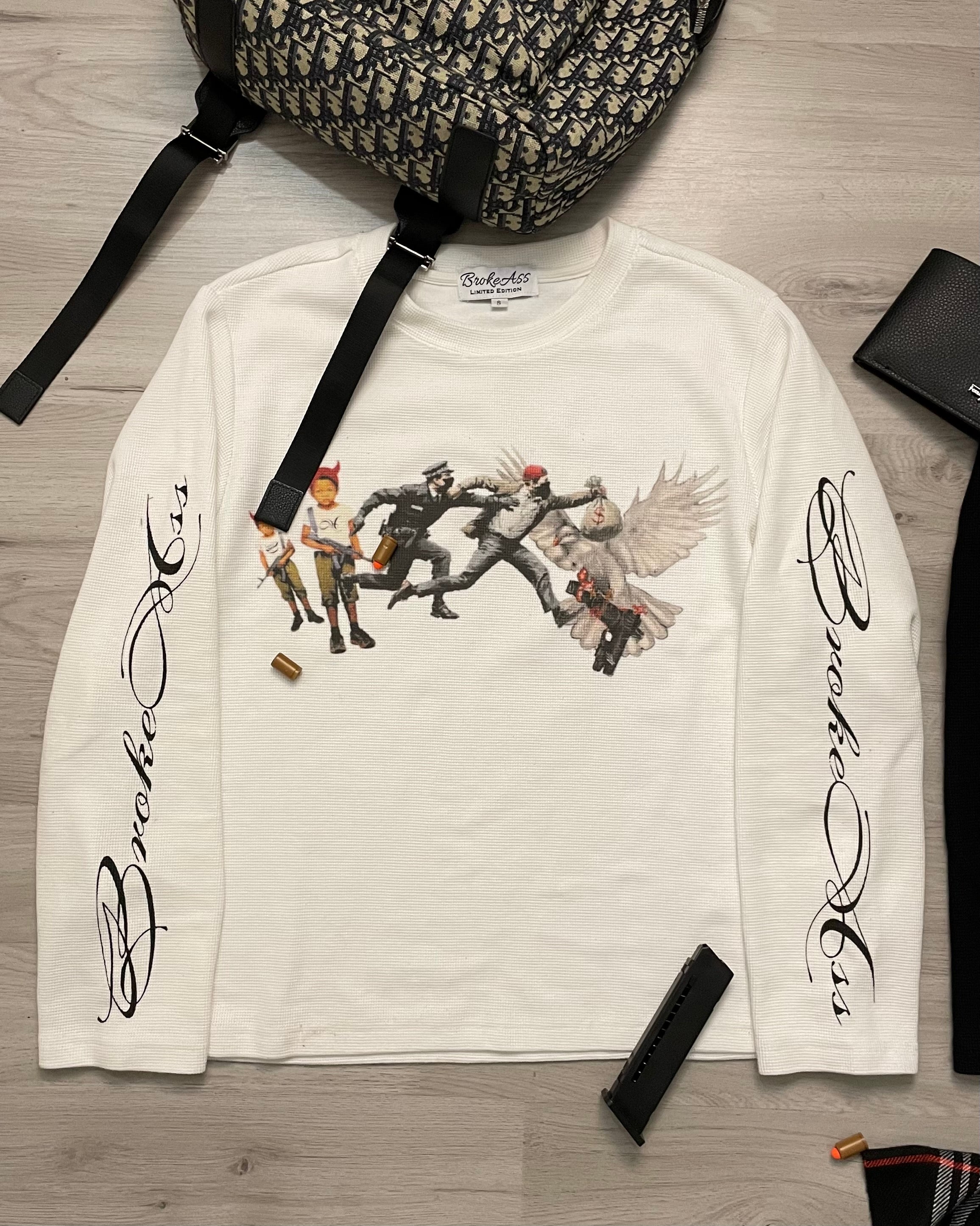 “WAR WORLD” THERMAL WHITE
