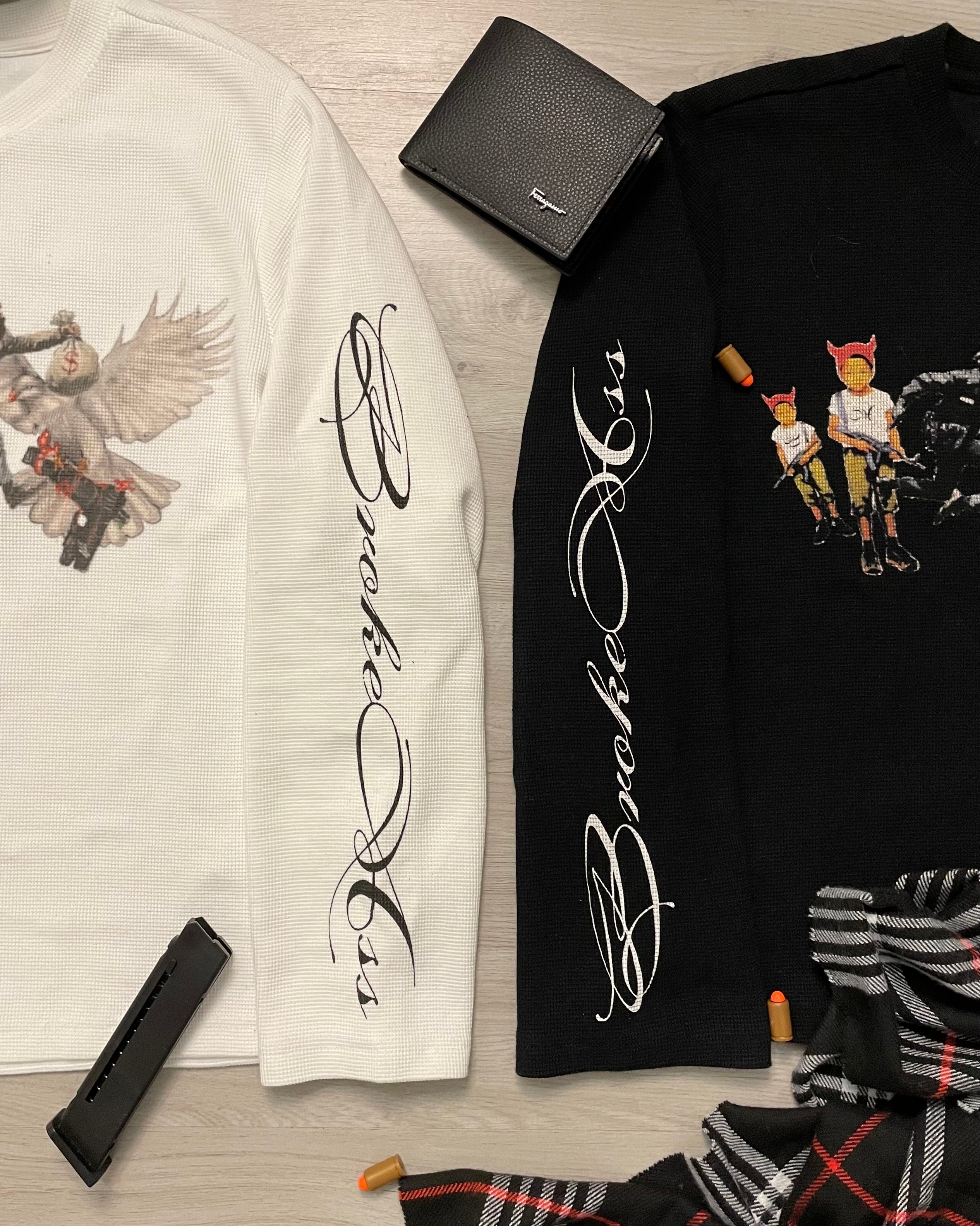 “WAR WORLD” THERMAL WHITE & BLACK