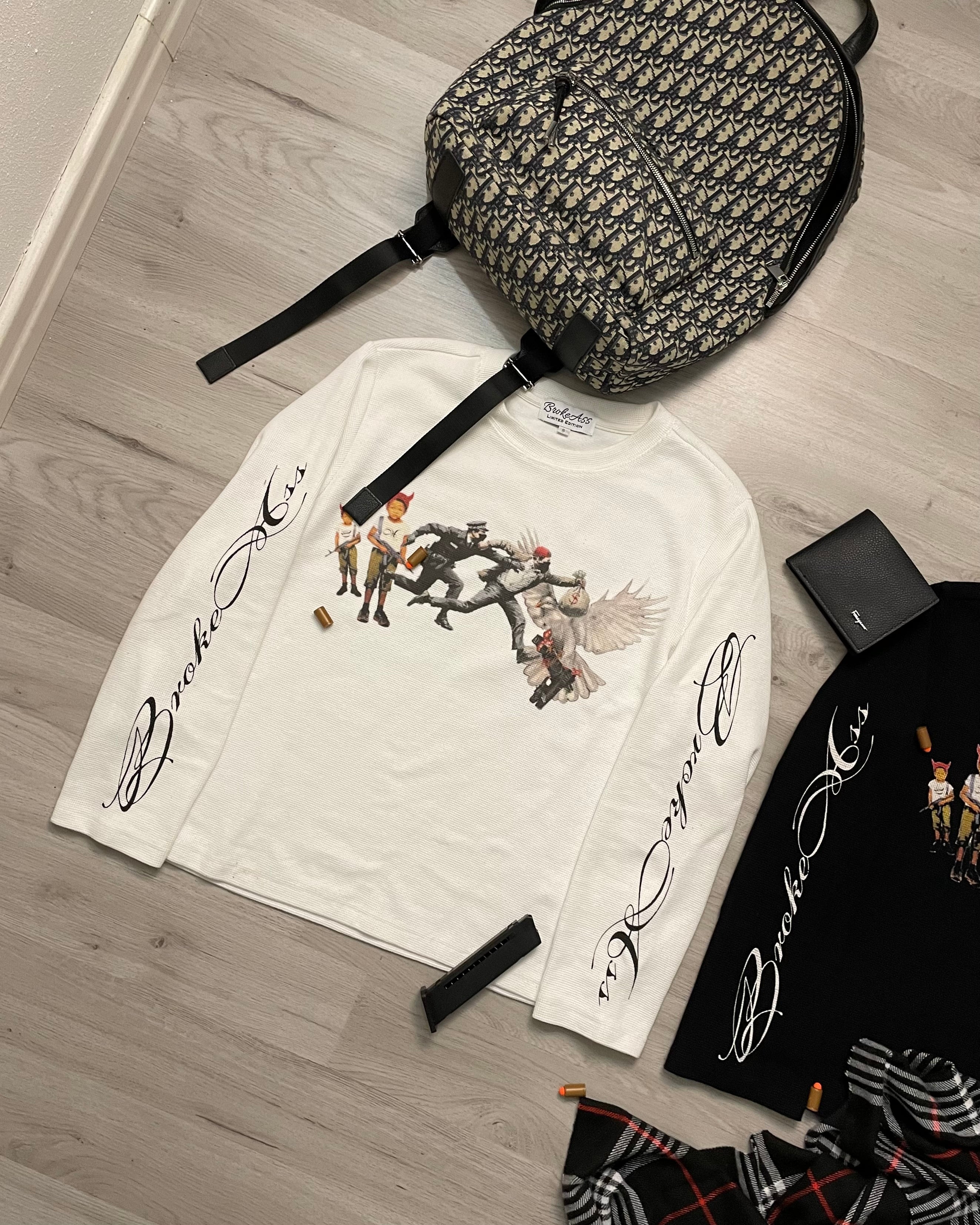 “WAR WORLD” THERMAL WHITE