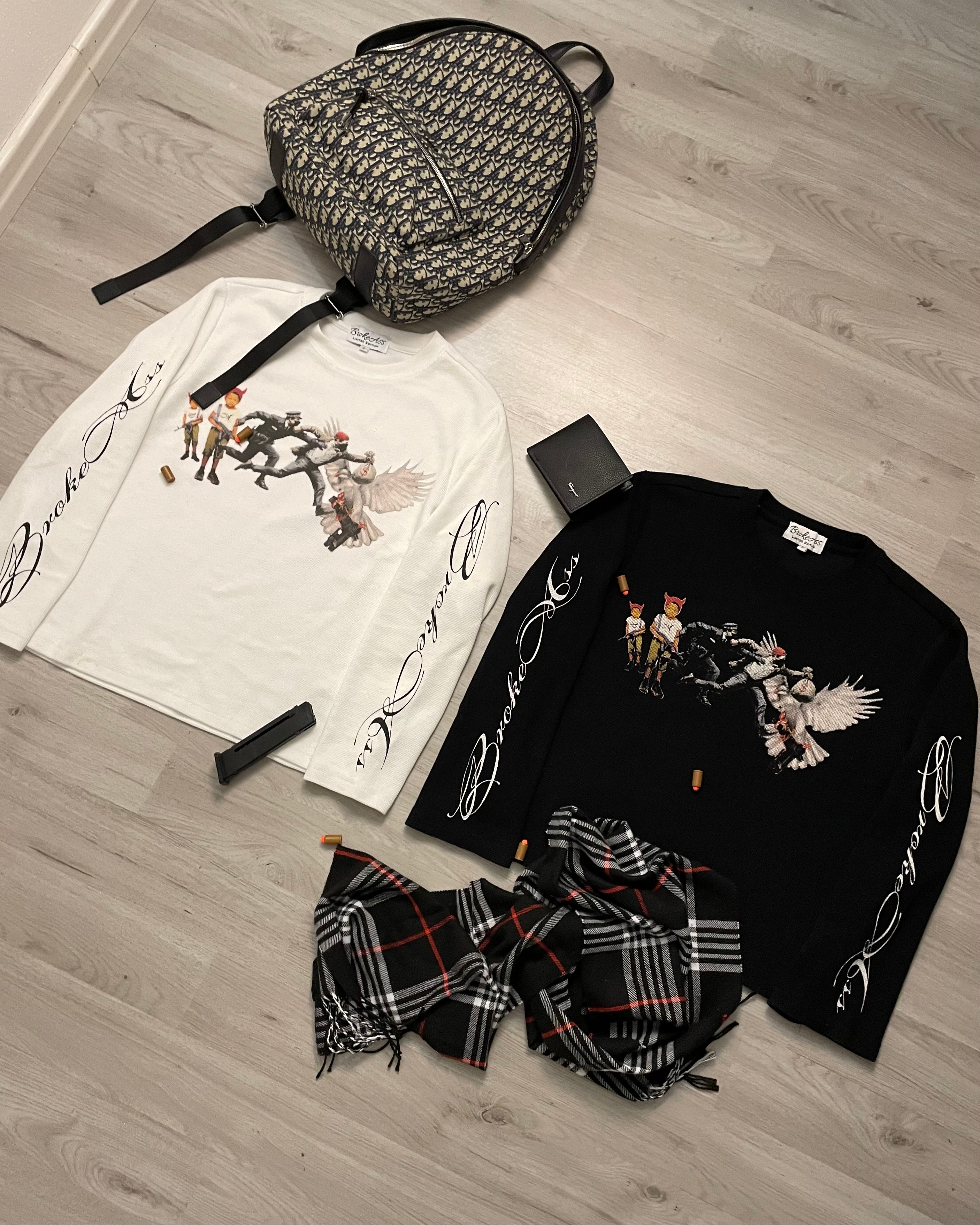 “WAR WORLD” THERMAL WHITE & BLACK