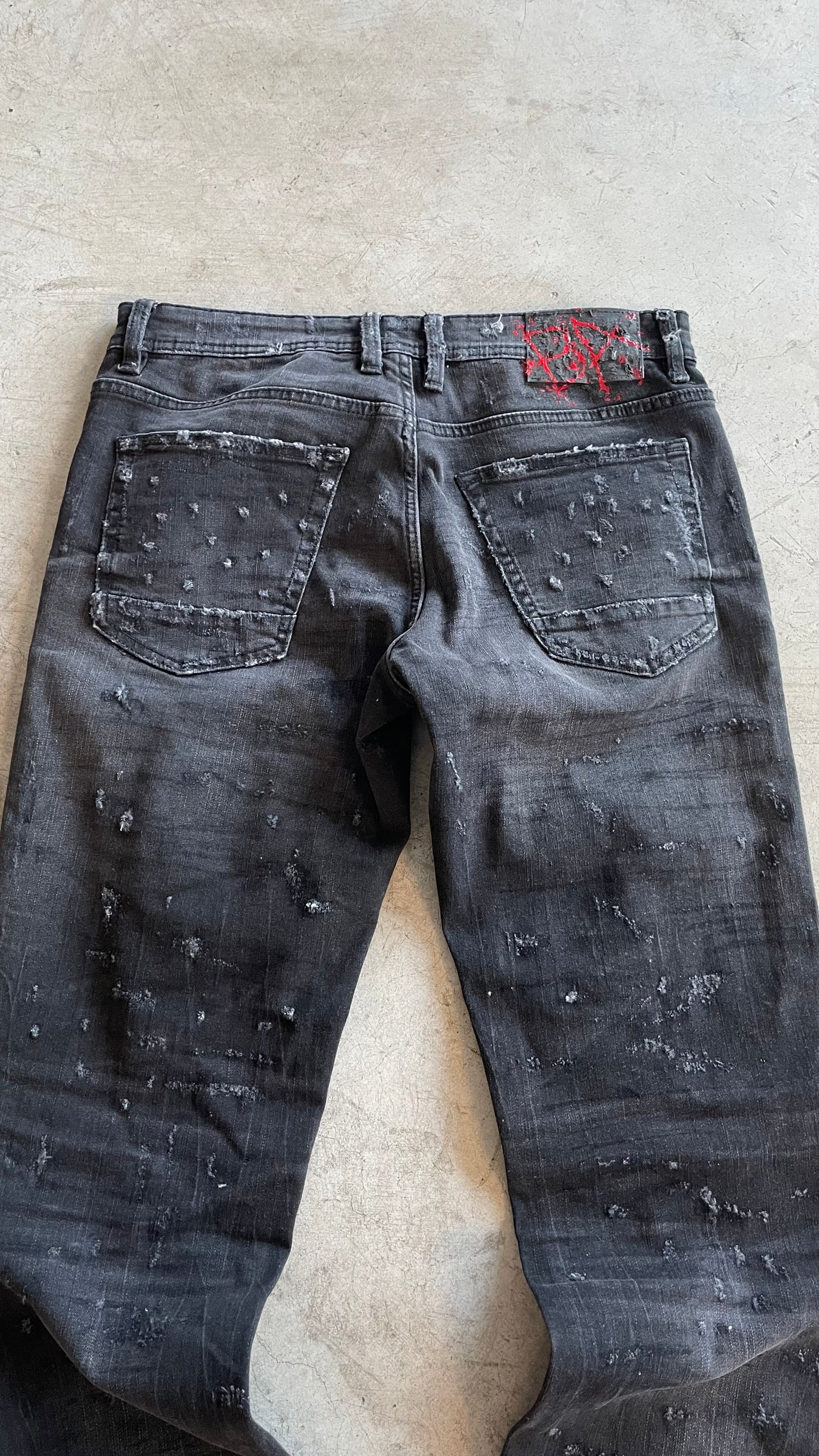 Jeans Collection “BrokeAss//RAW”