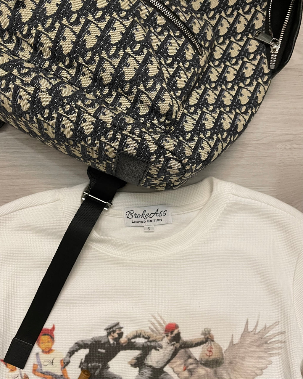 “WAR WORLD” THERMAL WHITE