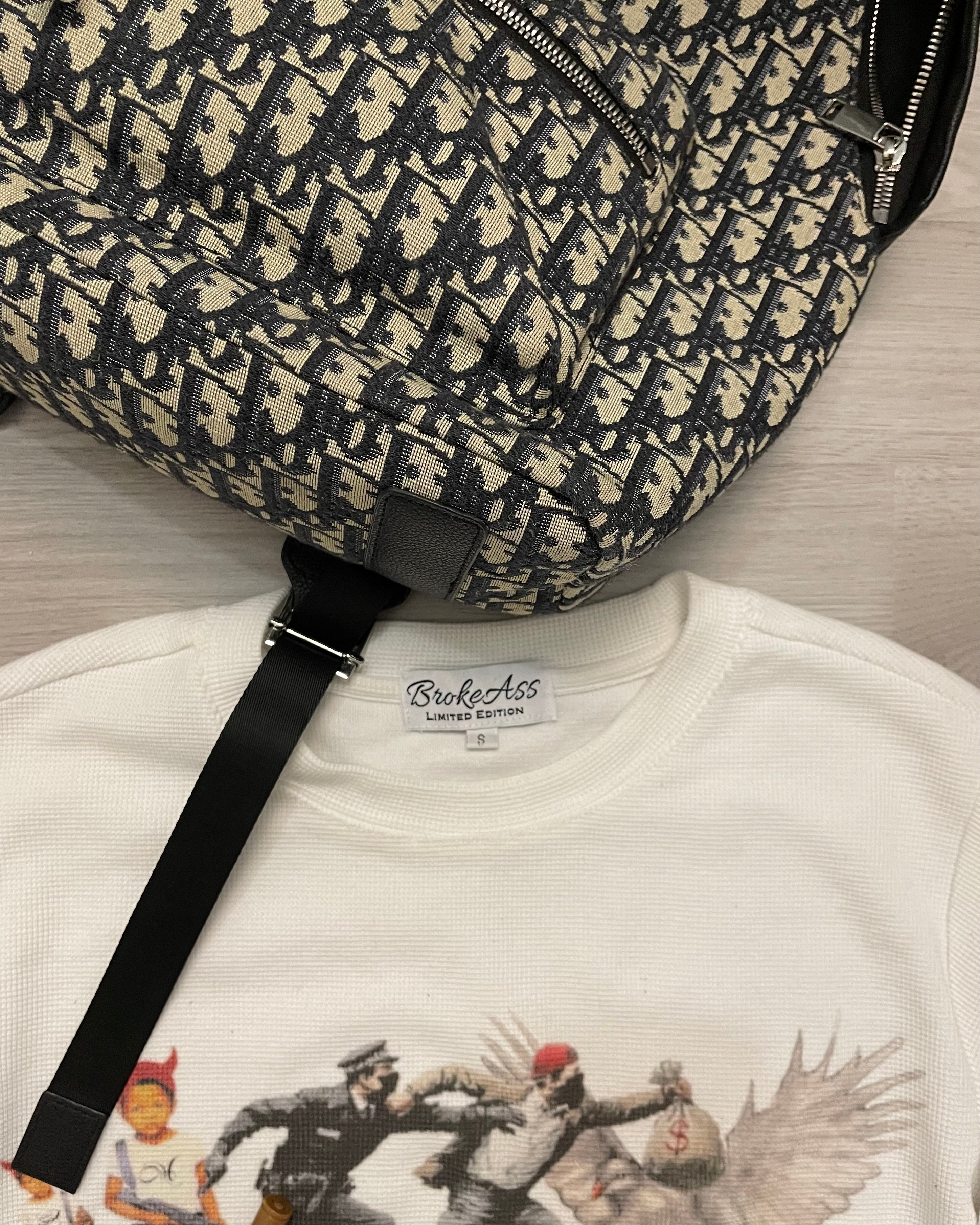 “WAR WORLD” THERMAL WHITE