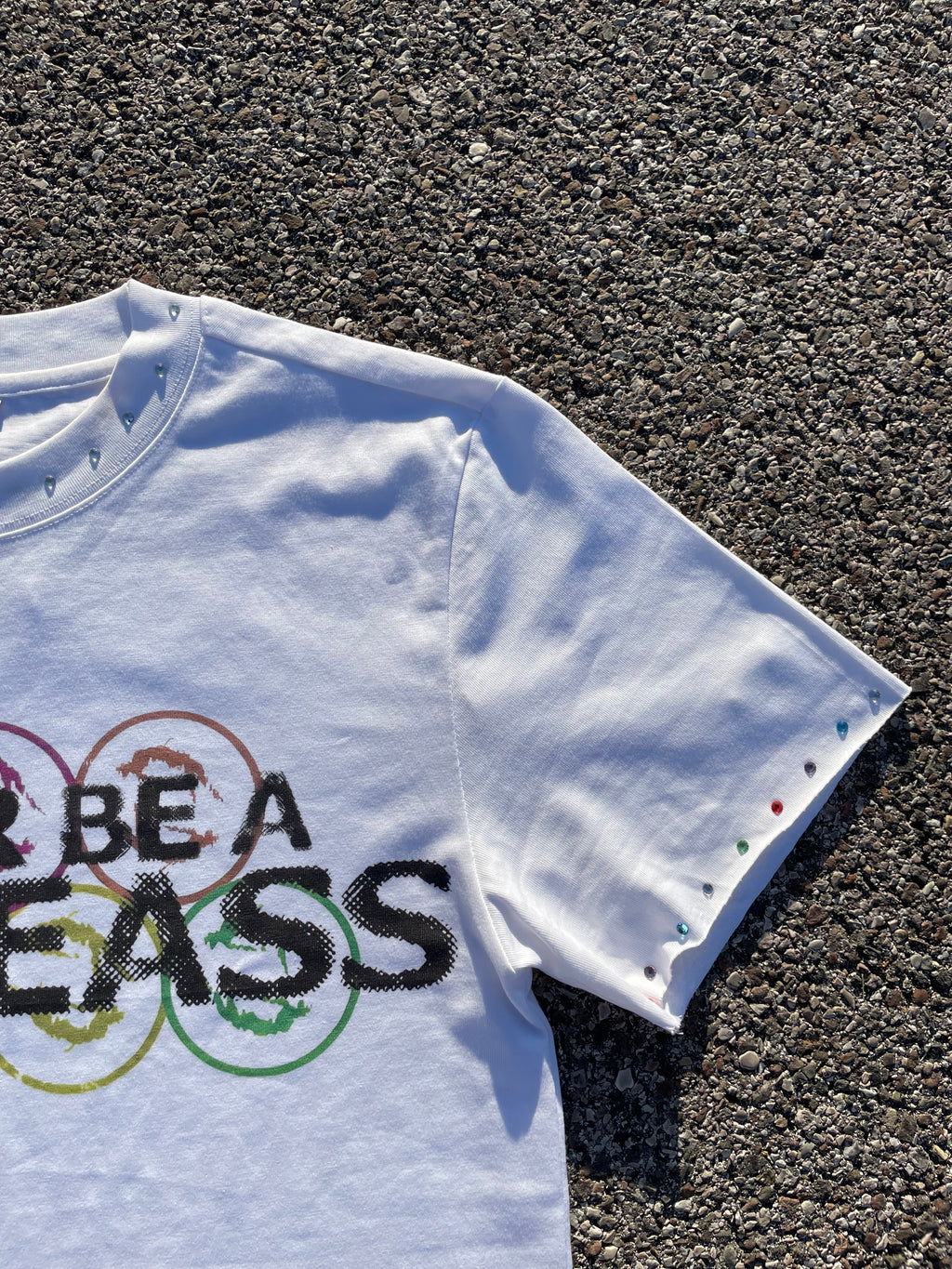 “NEVER BE A BROKEASS” TEE